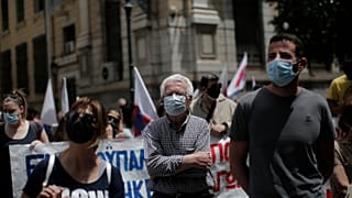 Συγκέντρωση διαμαρτυρίας στην είσοδο του υπουργείου Εργασίας, Αθήνα, Τετάρτη 12 Μαΐου 2021.