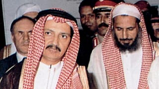 رجل الأعمال السعودي بكر بن لادن (يسار الصورة) - أرشيف 