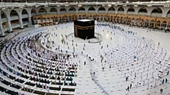فيديو: مسلمو العالم من القاهرة إلى بكين يؤدون صلاة عيد الفطر