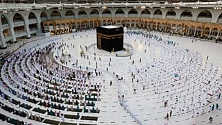 فيديو: مسلمو العالم من القاهرة إلى بكين يؤدون صلاة عيد الفطر