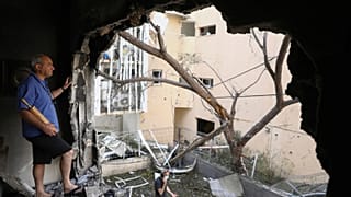 أضرار لحقت بعدد من المباني الإسرائيلية