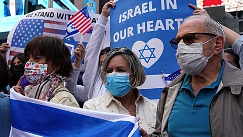 American Jewish groups gather in Times Square in New York, as rallies across America show solidarity with Israel.