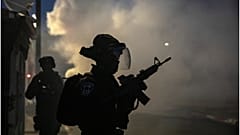 رجل يطلق النار على مجموعة من اليهود في اللد (شهود والشرطة)