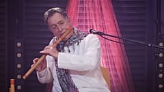 Flötist Rão Kyao musiziert zu Ehren von Mahatma Gandhi