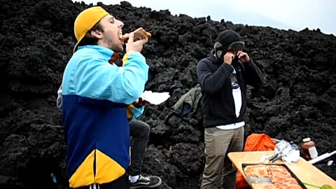 Pizza auf dem Vulkan: Die erstaunlichsten Videos der Woche am 15.05.