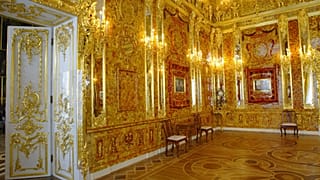 Отреставрированные интерьеры Янтарной комнаты