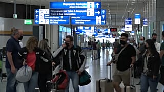 Les touristes heureux d'être de retour en Grèce