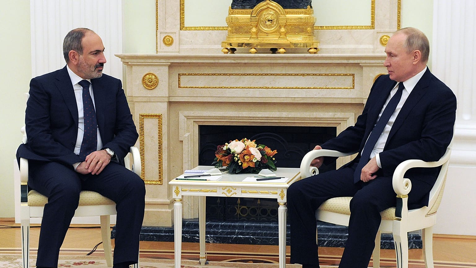 Ermenistan Başbakanı Nikol Paşinyan, Rusya Devlet Başkanı Vladimir Putin ile yaptığı görüşmede askeri destek de dahil olma üzere yardım talep ettiğini belirtti. 
