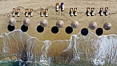 Una playa en la isla griega de Naxos en el mar Egeo