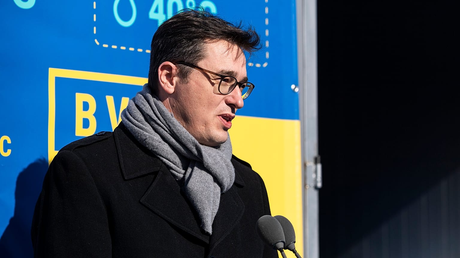ARCHÍV: Karácsony Gergely főpolgármester beszédet mond a BVSC-Zugló sportkomplexum geotermikus hőellátó rendszerének avatásán 2021. február 18-án.
