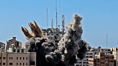 Une bombe israélienne détruit l'immeuble Al-Jala (à Gaza) qui abritait plusieurs médias, dont l'agence de presse AP, le 15/05/2021