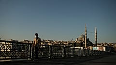 Ağır hasta sayısı 2 bin 563 oldu, 38 bin 814 kişinin Kovid-19 tedavisinin/karantinasının sona ermesiyle iyileşen sayısı 4 milyon 932 bin 838'e yükseldi.