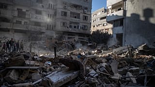 مصر ترسل سيارات إسعاف إلى قطاع غزة عبر معبر رفح الحدودي لنقل المصابين