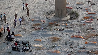 اجساد دفن شده در ماسه در شمال هند