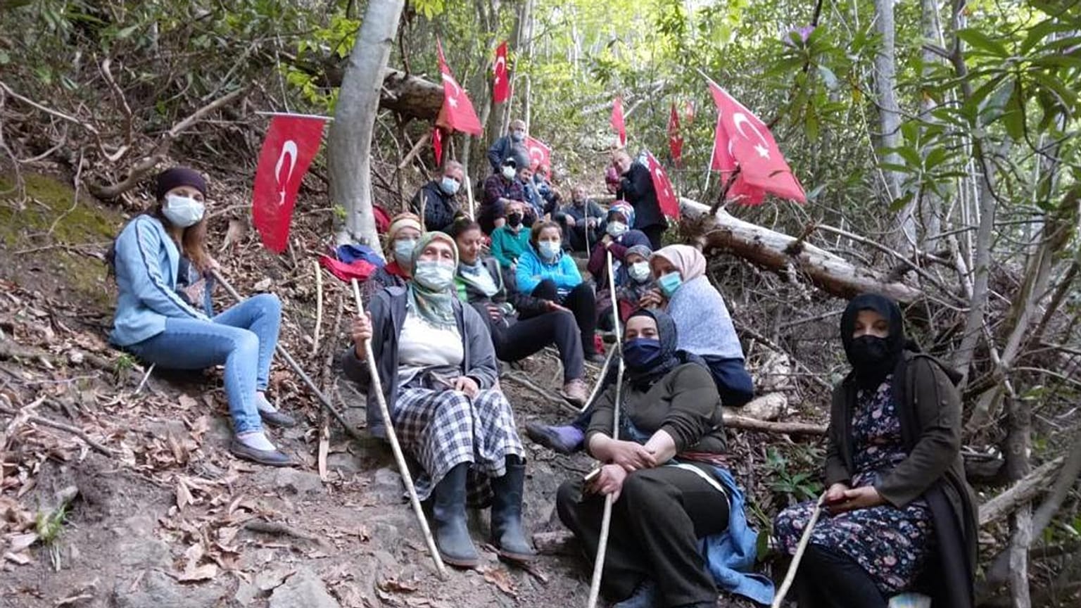 Cengiz İnşaat'in İkizdere'de çalışma yürüttüğü taş ocağı bölge halkı tarafından protesto ediliyor   -   