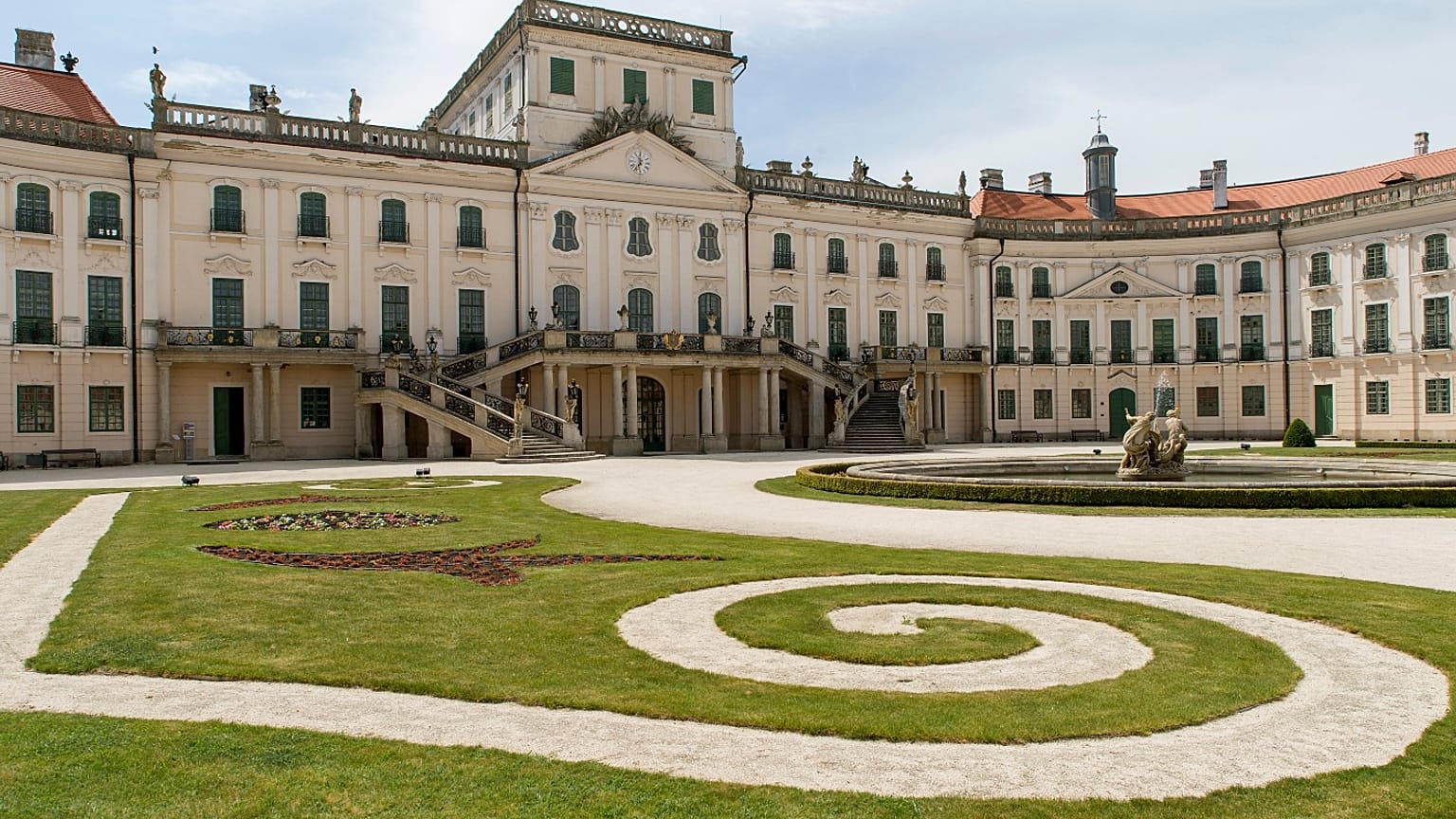 A fertődi Esterházy-kastély 2020. május 22-én. 