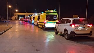 أعلن الهلال الأحمر المصري في سيناء على صفحته في موقع فيسبوك الأحد أنّ فرق طوارئ طبية أرسلت إلى الجانب المصري من معبر رفح للمساعدة في نقل الجرحى إلى المستشفيات المصرية