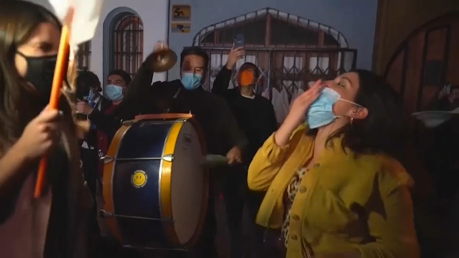 Chilenos celebran los resultados en Santiago