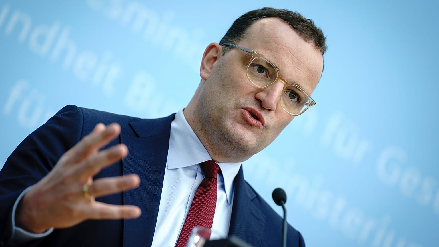 Jens Spahn bei einer Pressekonferenz vor einer Woche