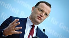 Jens Spahn bei einer Pressekonferenz vor einer Woche