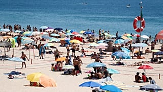 Praia em Cascais (arquivo)