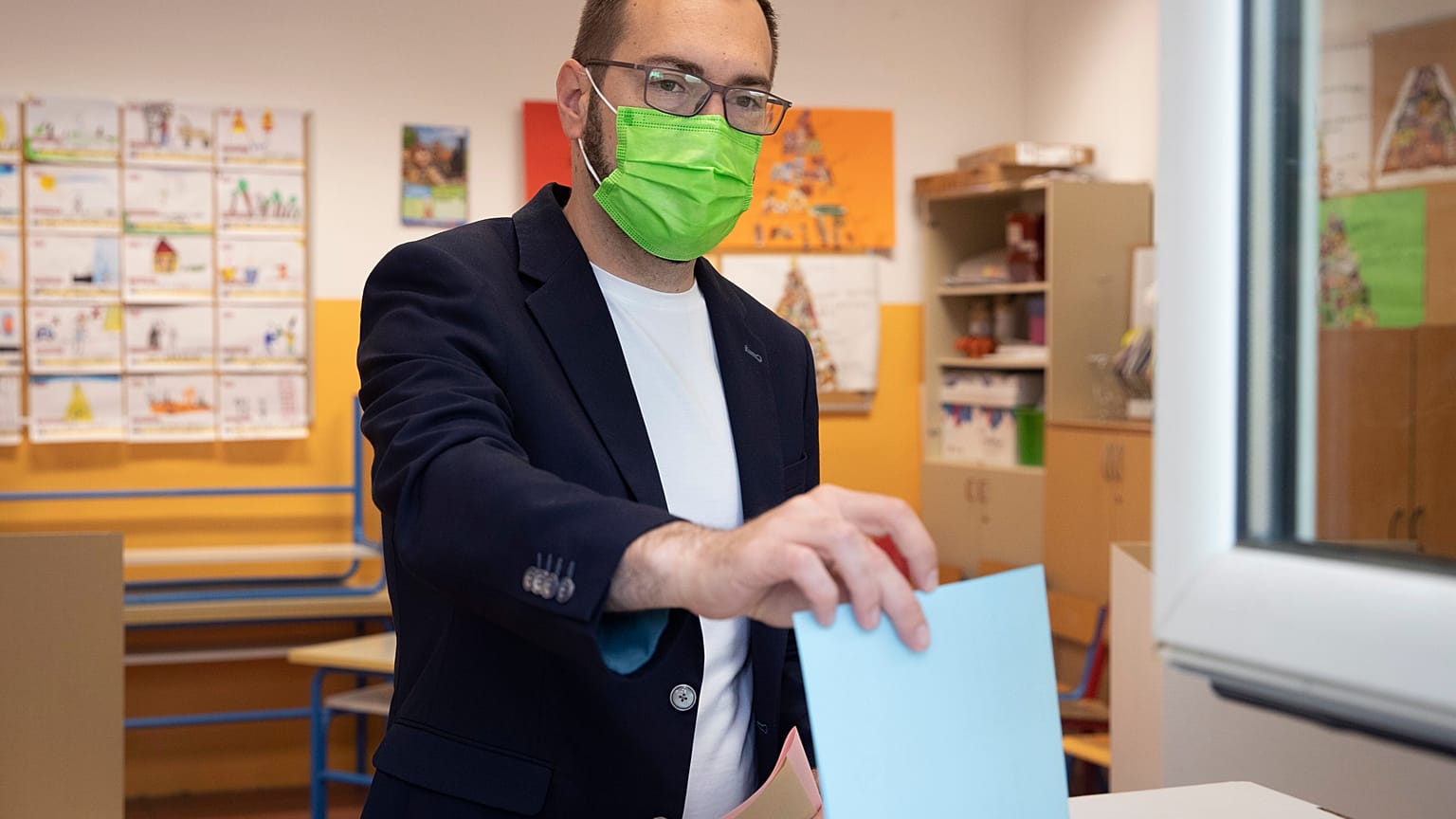 Zagreb Mayoral candidate Tomislav Tomasevic casts his ballot, at a polling station in Zagreb, Croatia, Sunday, May 16, 2021. 
