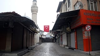 Esnaf 'tam kapanma' nedeniyle kepen kapatmıştı