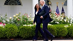 Kamala Harris und Joe Biden im Garten des White House