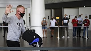 Turista britânico chega ao aeroporto de Faro