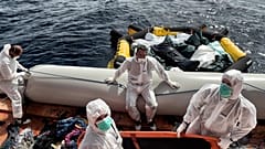 Libya açıklarında göçmen kurtarma operasyonu (arşiv)