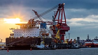 Российский трубоукладчик "Фортуна" в немецком порту Висмар