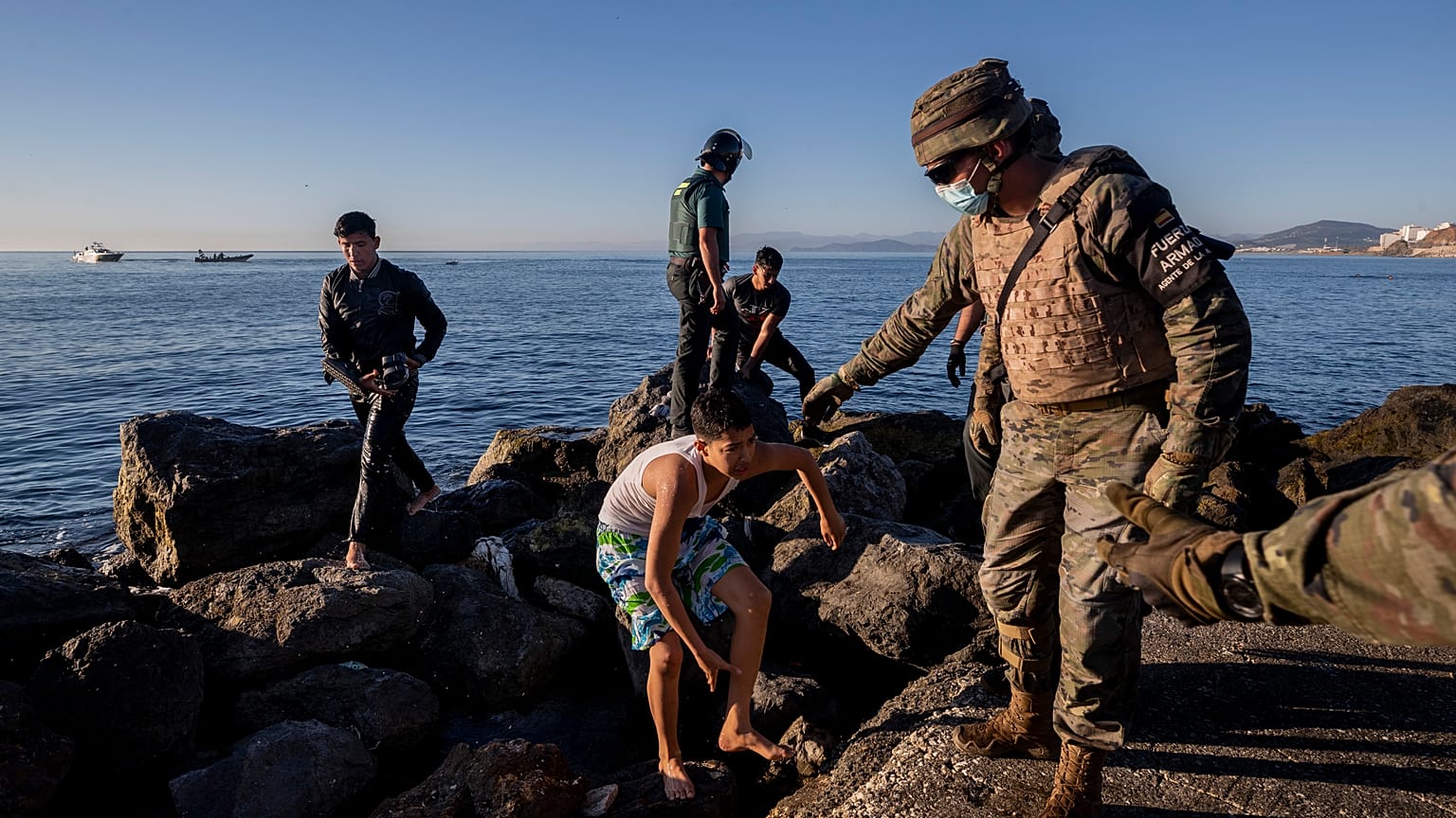 MIgranti e militari: le due facce di Ceuta. 