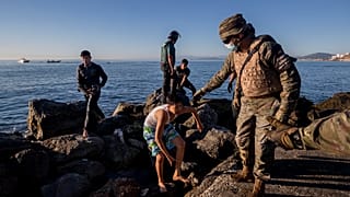 MIgranti e militari: le due facce di Ceuta.