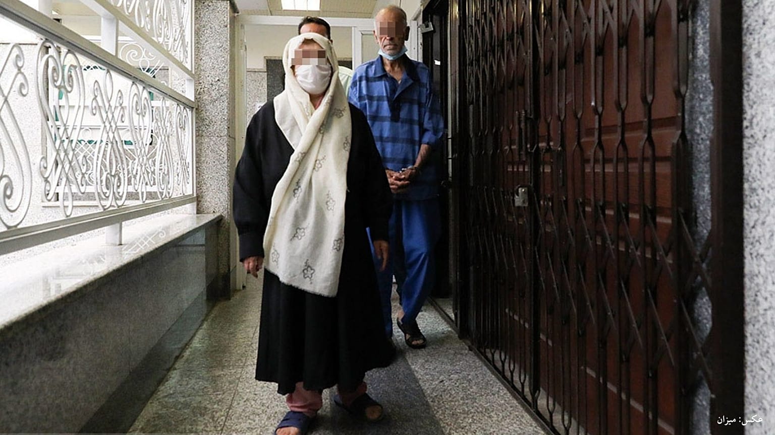 پدر و مادر بابک خرمدین پس از جلسه بازپرسی