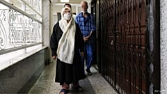 پدر و مادر بابک خرمدین پس از جلسه بازپرسی