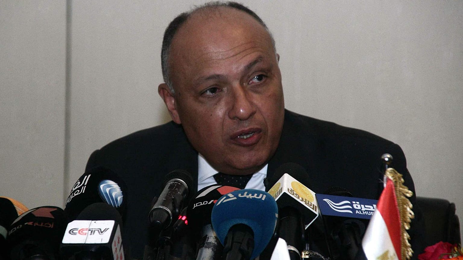 وزير الخارجية المصري سامح شكري يتحدث خلال مؤتمر صحفي مشترك عقب محادثات حول مشروع سد النهضة الإثيوبي الكبير، الخرطوم، السودان، 27 ديسمبر 2015