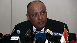 وزير الخارجية المصري سامح شكري يتحدث خلال مؤتمر صحفي مشترك عقب محادثات حول مشروع سد النهضة الإثيوبي الكبير، الخرطوم، السودان، 27 ديسمبر 2015