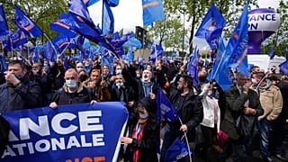 Fransız polisler hükümeti protesto etti 