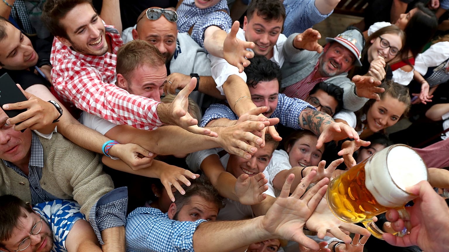 Szene von der Original-Wiesn 2019: Die Veranstalter des Wüstenfests dürfen nicht mit dem Slogan "Oktoberfest goes Dubai" werben
