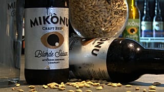 Οι μπύρες Mikonu στο tap room της μικρής ζυθοποιίας