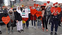 Suriyeli mültecilerin oturma izinlerinin iptali protesto edildi