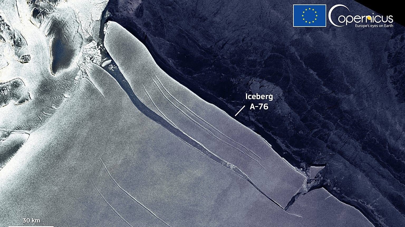El iceberg más grande del mundo captado por el satélite Sentinel 1 de la red europea Copernicus de observación terrestre. 