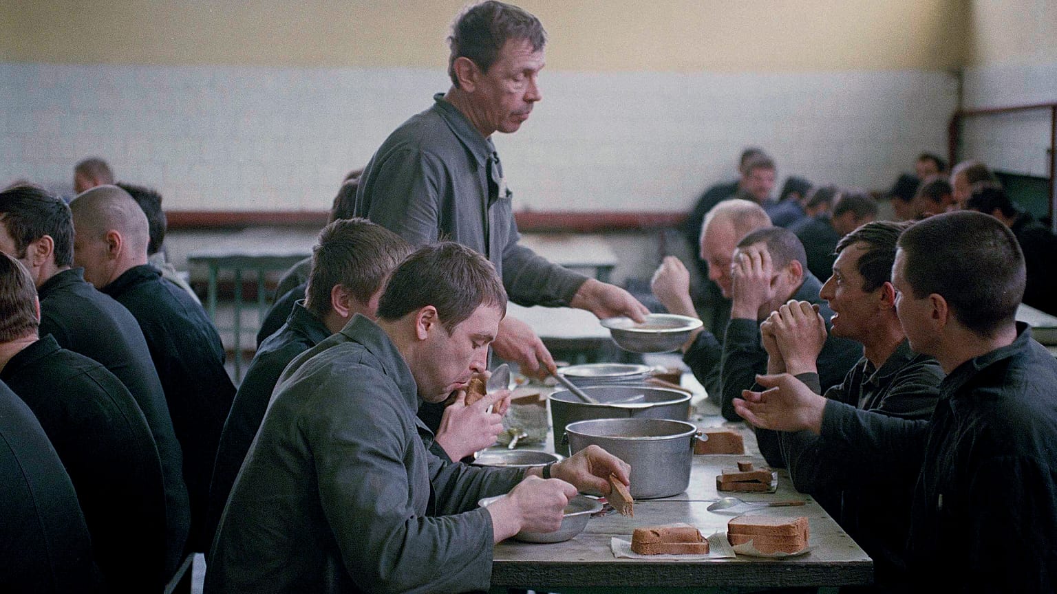 Обед в столовой трудового лагеря в Вязниках. 1993 год.