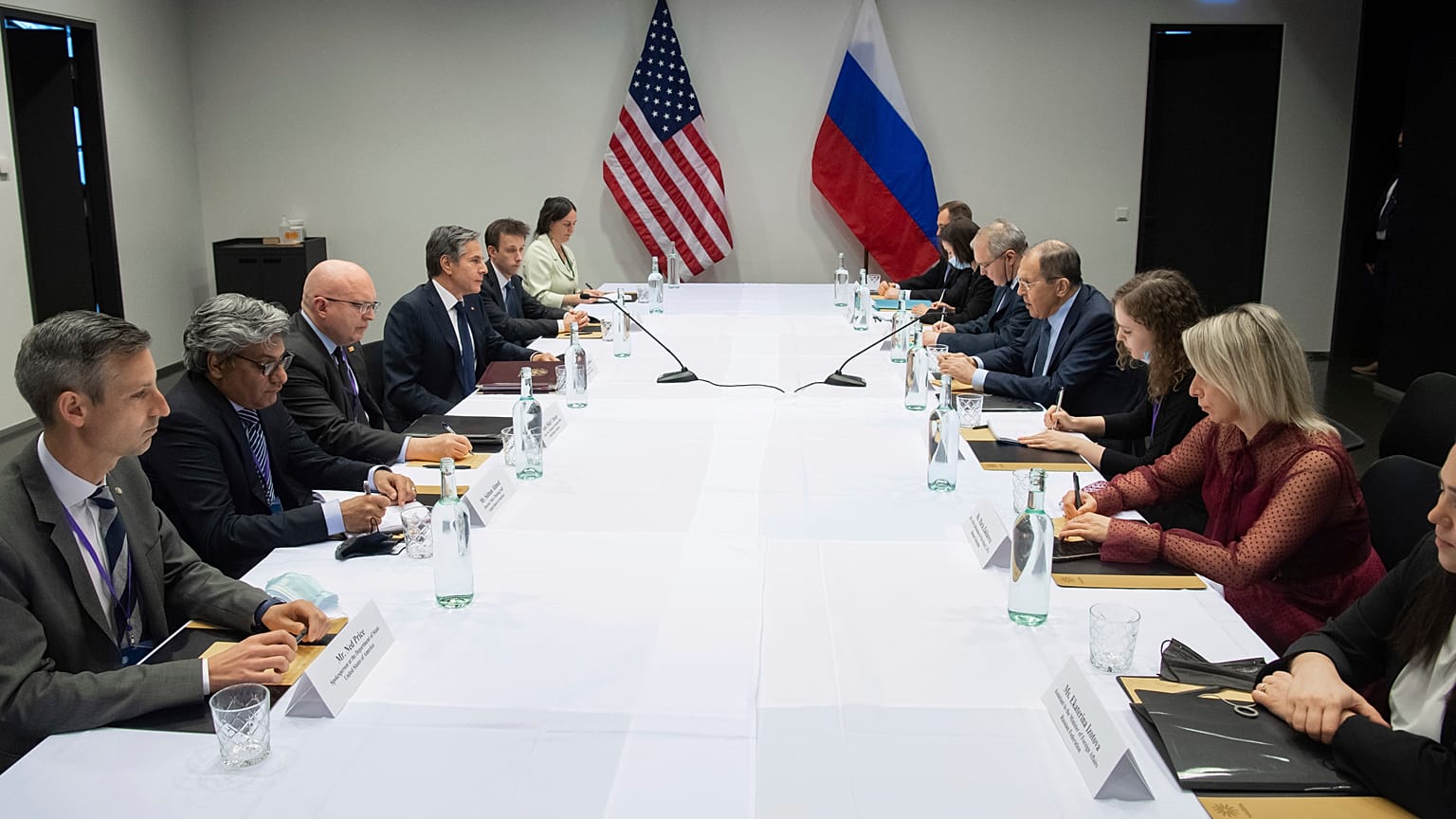 El Secretario de Estado de EE. UU., Antony Blinken se reúne con el Ministro de Asuntos Exteriores ruso, Sergey Lavrov en Reikiavik, Islandia, el 19 de mayo de 2021. 