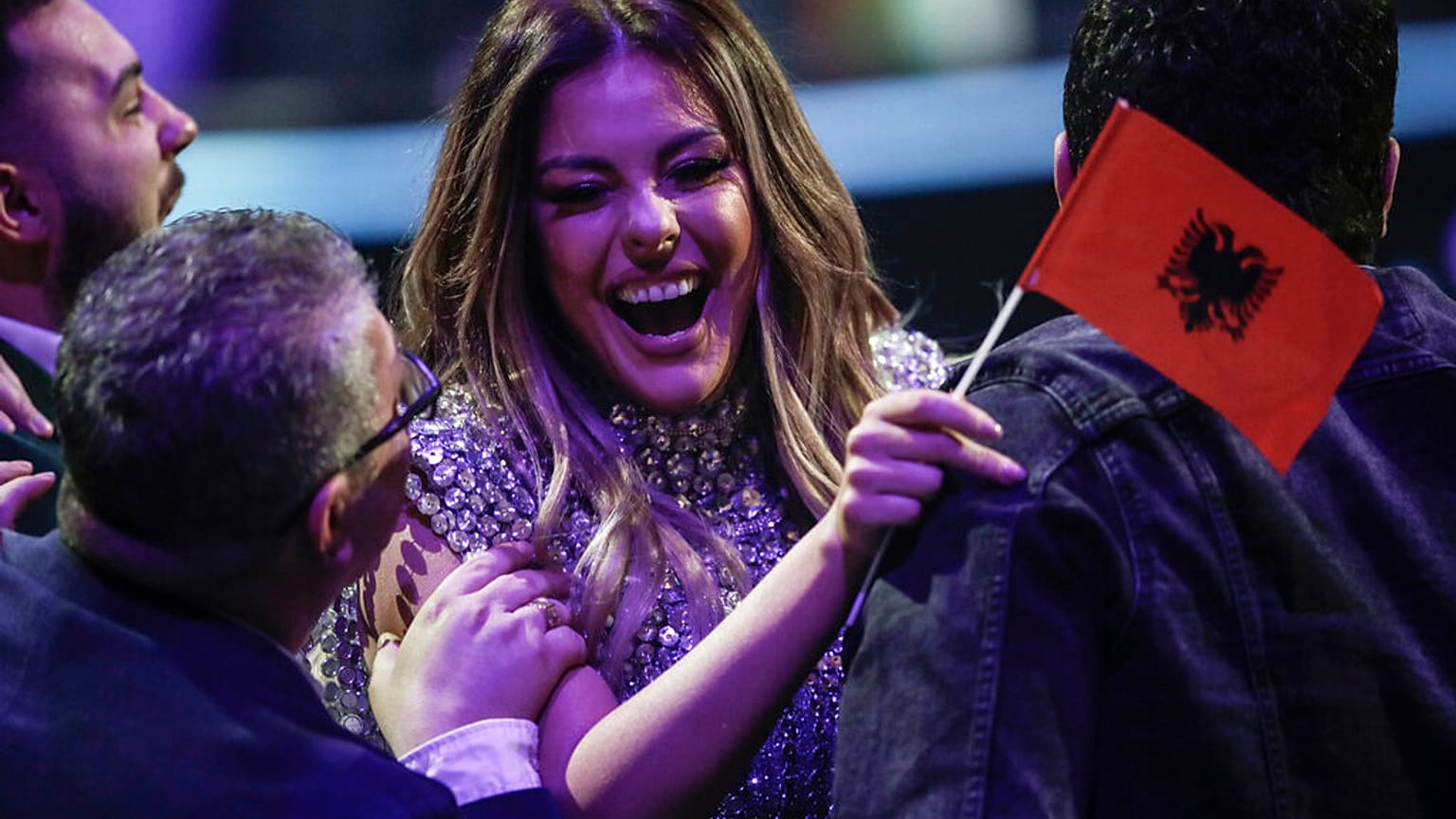 Anxhela Peristeri aus Albanien feiert  in Rotterdam den Einzug ins Finale des ESC