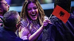 Anxhela Peristeri aus Albanien feiert  in Rotterdam den Einzug ins Finale des ESC