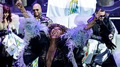 Senhit aus San Marino feiert nach dem zweiten Halbfinale des ESC die Qualifikation für das Finale am Samstag