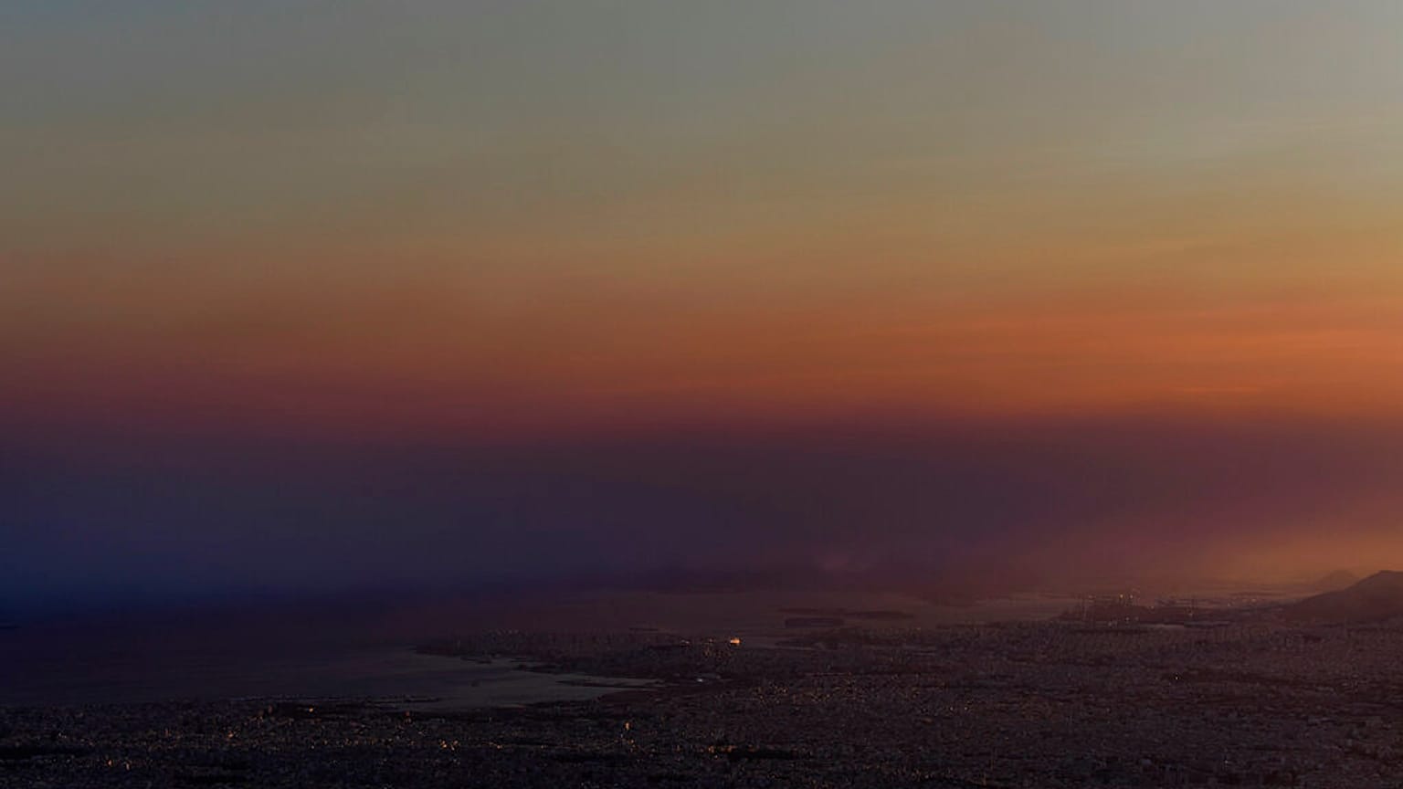 Incendio in Grecia, centinaia di persone evacuate