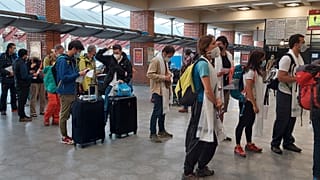 Españoles embarcando en el aeropuerto de Katmandú
