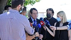 Ο πρόεδρος της Κύπρου Νίκος Αναστασιάδης κάνει δηλώσεις μετά από επίσκεψη στον Ξενώνα Νεανίδων, στο Πλατύ Αγλαντζιάς.